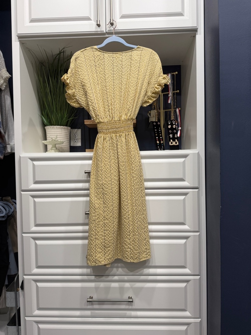 Light Yellow Ruffle-Sleeve Wrap Dress with Tie Waist SZ M - Picture 7 of 11